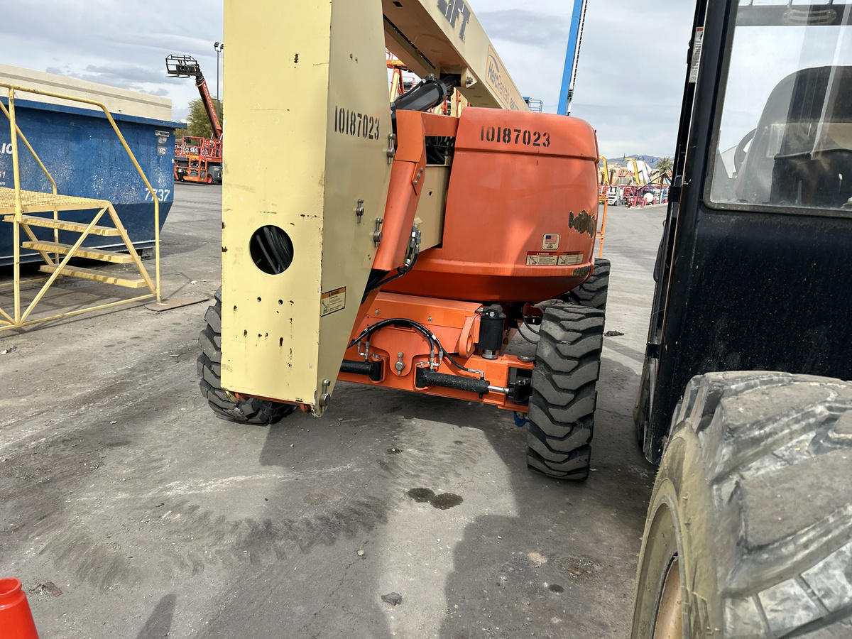 2016 JLG 600AJ-2