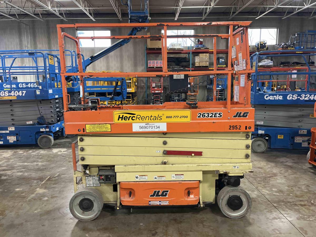 2017 JLG 2632ES