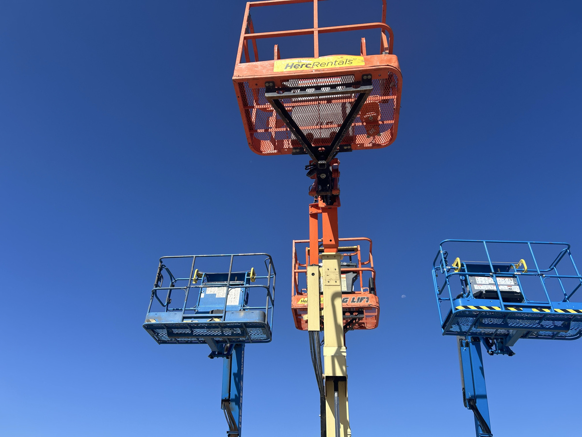 2015 JLG E400AJPN-4