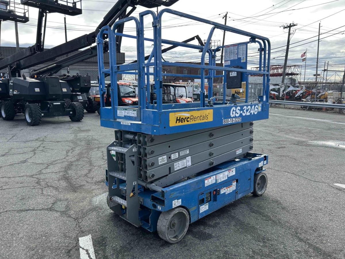 2017 Genie GS-3246