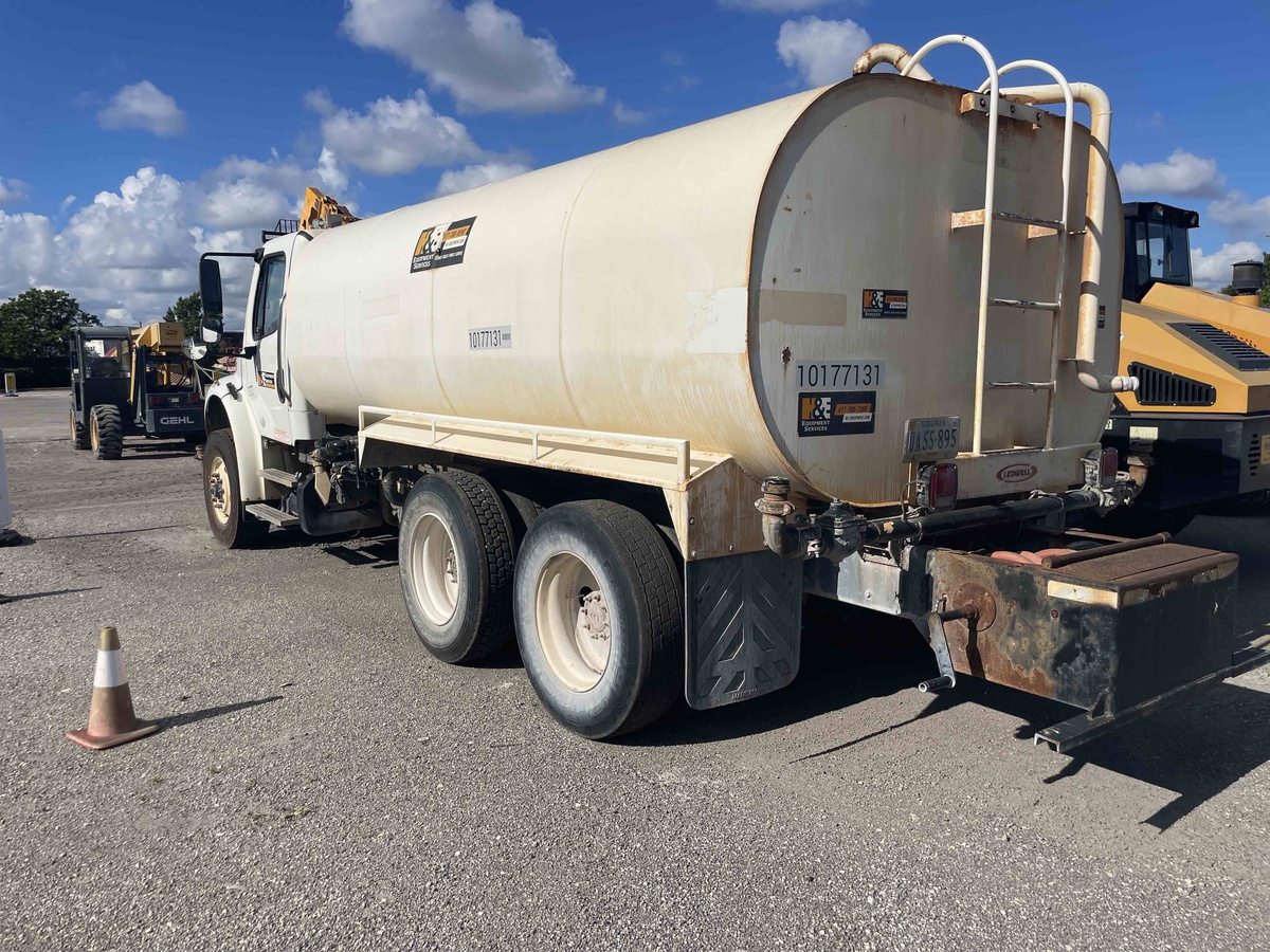 2015 Freightliner M2106-6