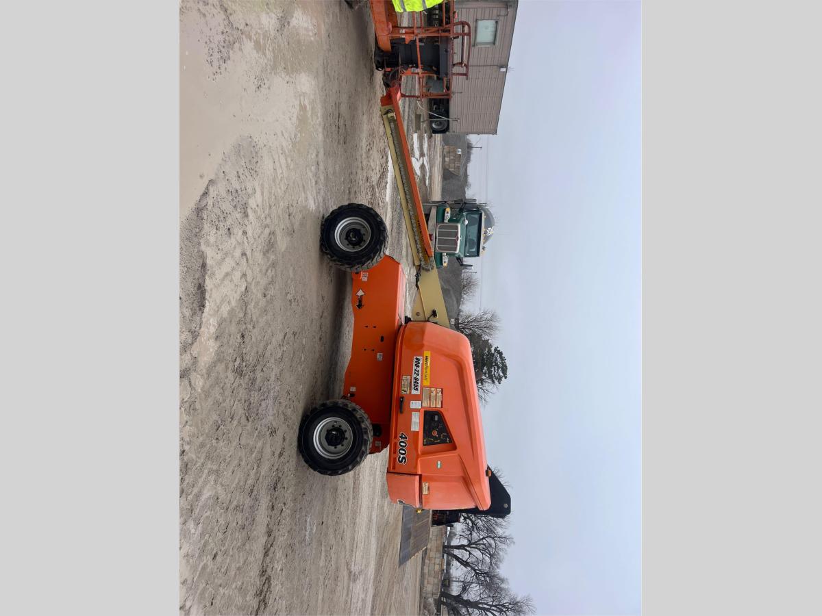 2018 JLG 400S