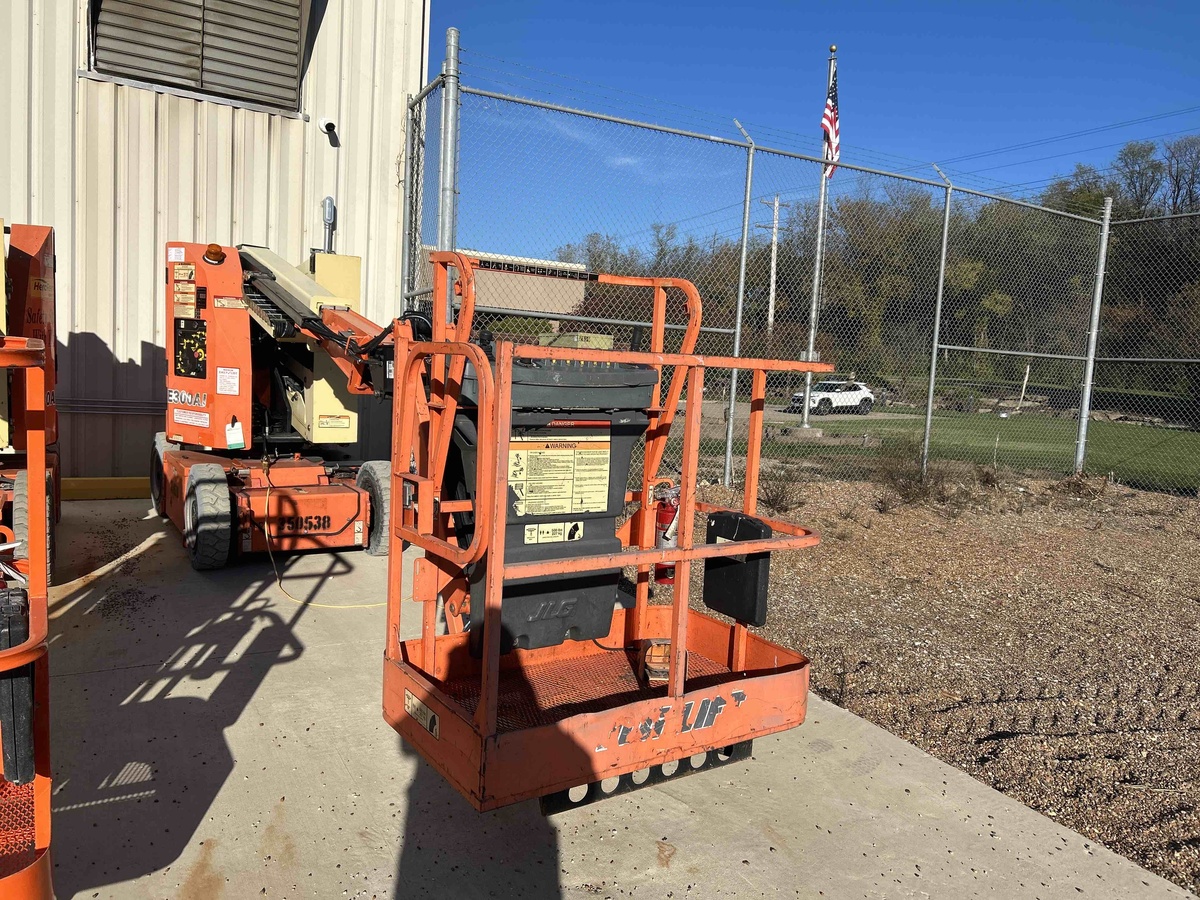 2015 JLG E300AJP