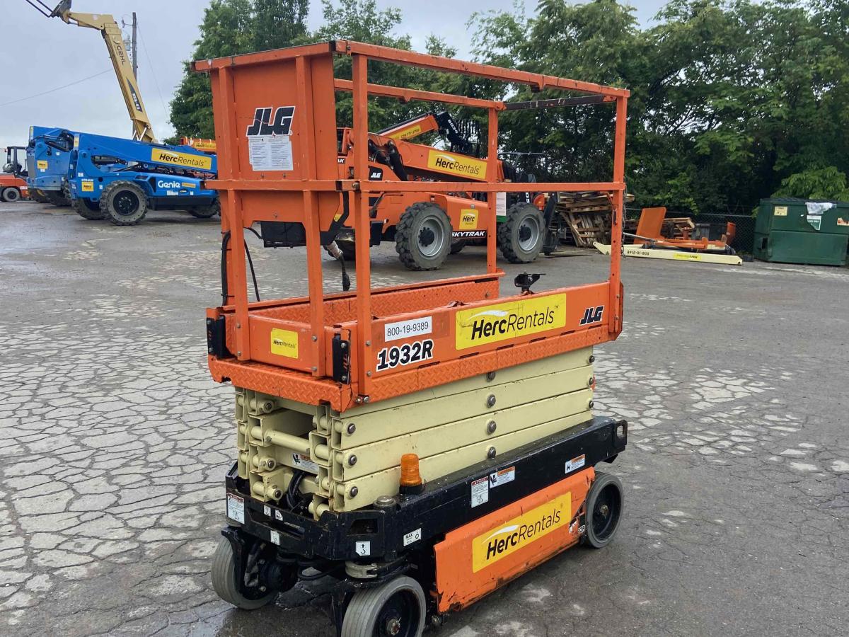 2018 JLG 1932R