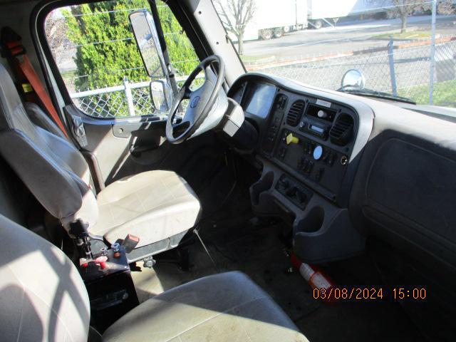 2016 Freightliner M2106