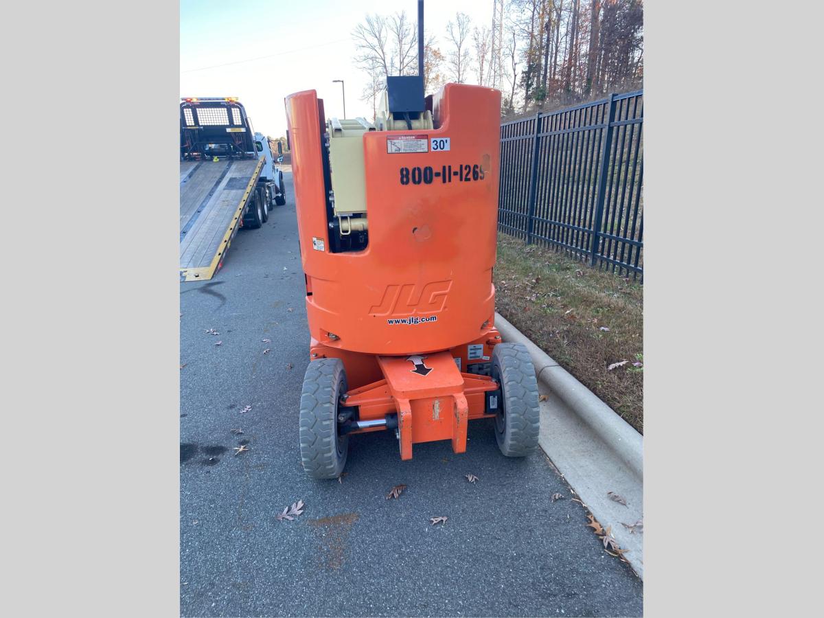 2016 JLG E300AJP