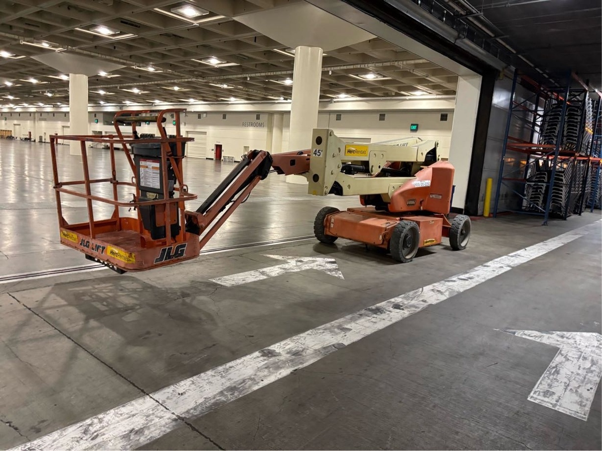 2018 JLG E450AJ