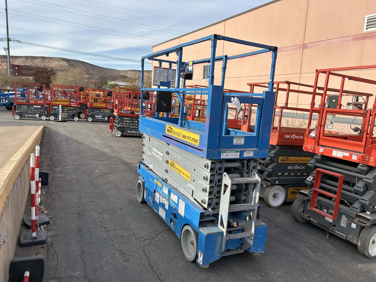 2017 Genie GS-3232-4