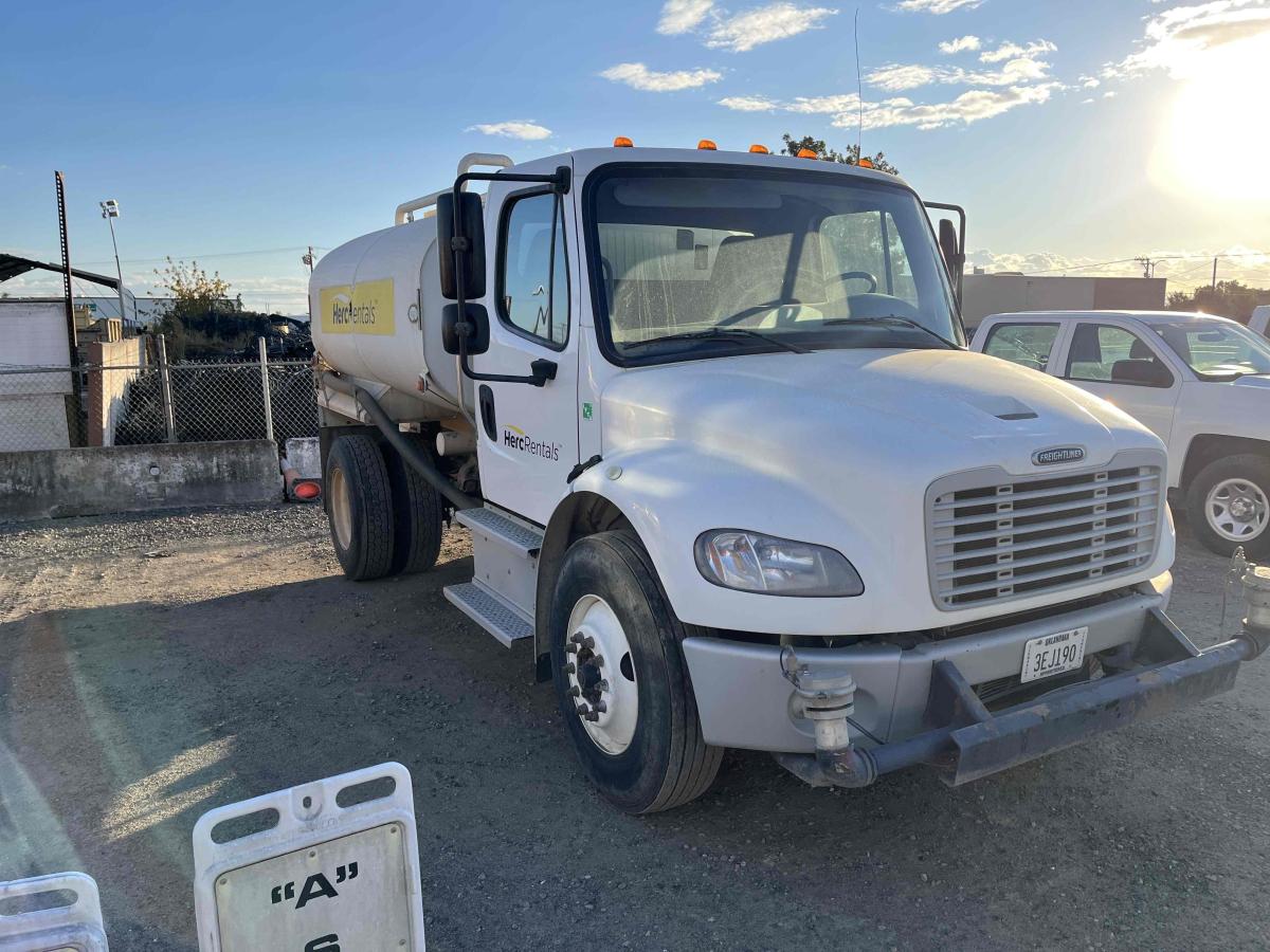 2018 Freightliner M2106