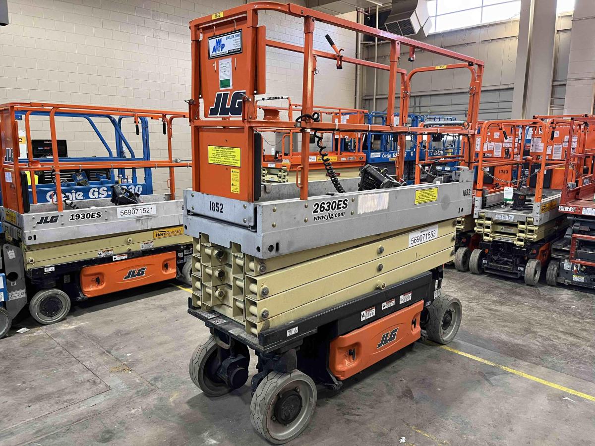 2013 JLG 2630ES