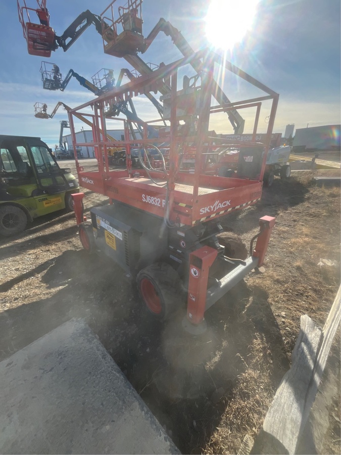 2019 Skyjack SJ-6832RT-4