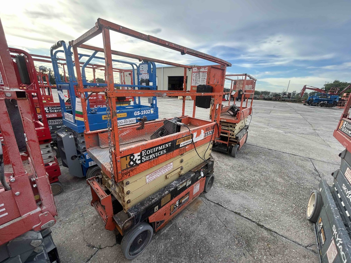 2017 JLG 1932R-2