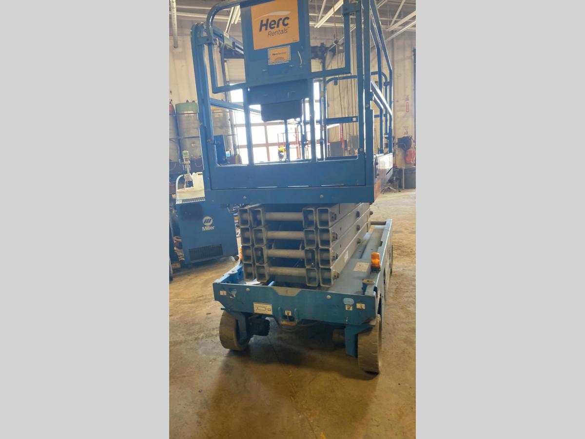 2015 Genie GS-3246