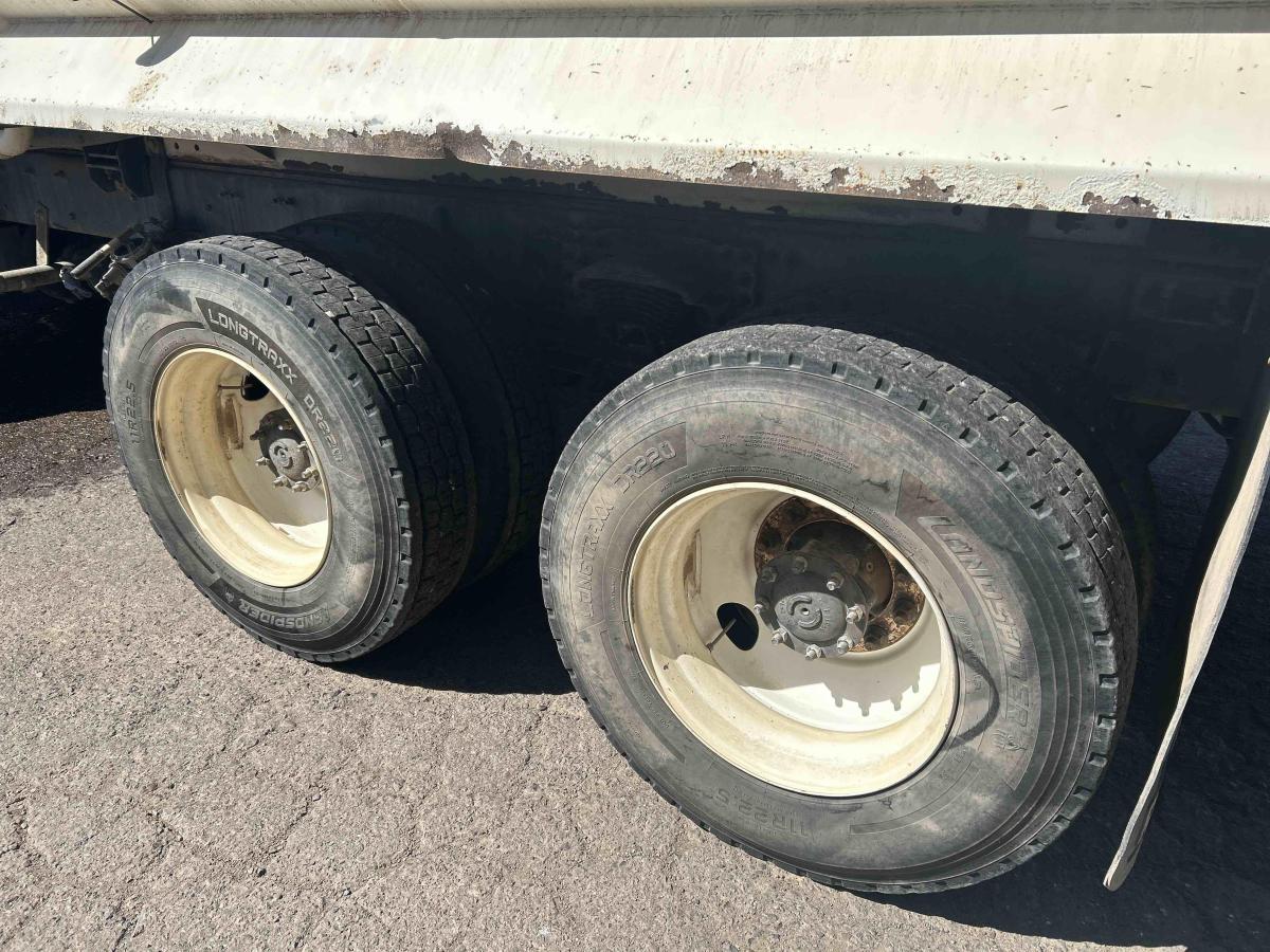 2016 Freightliner M2106