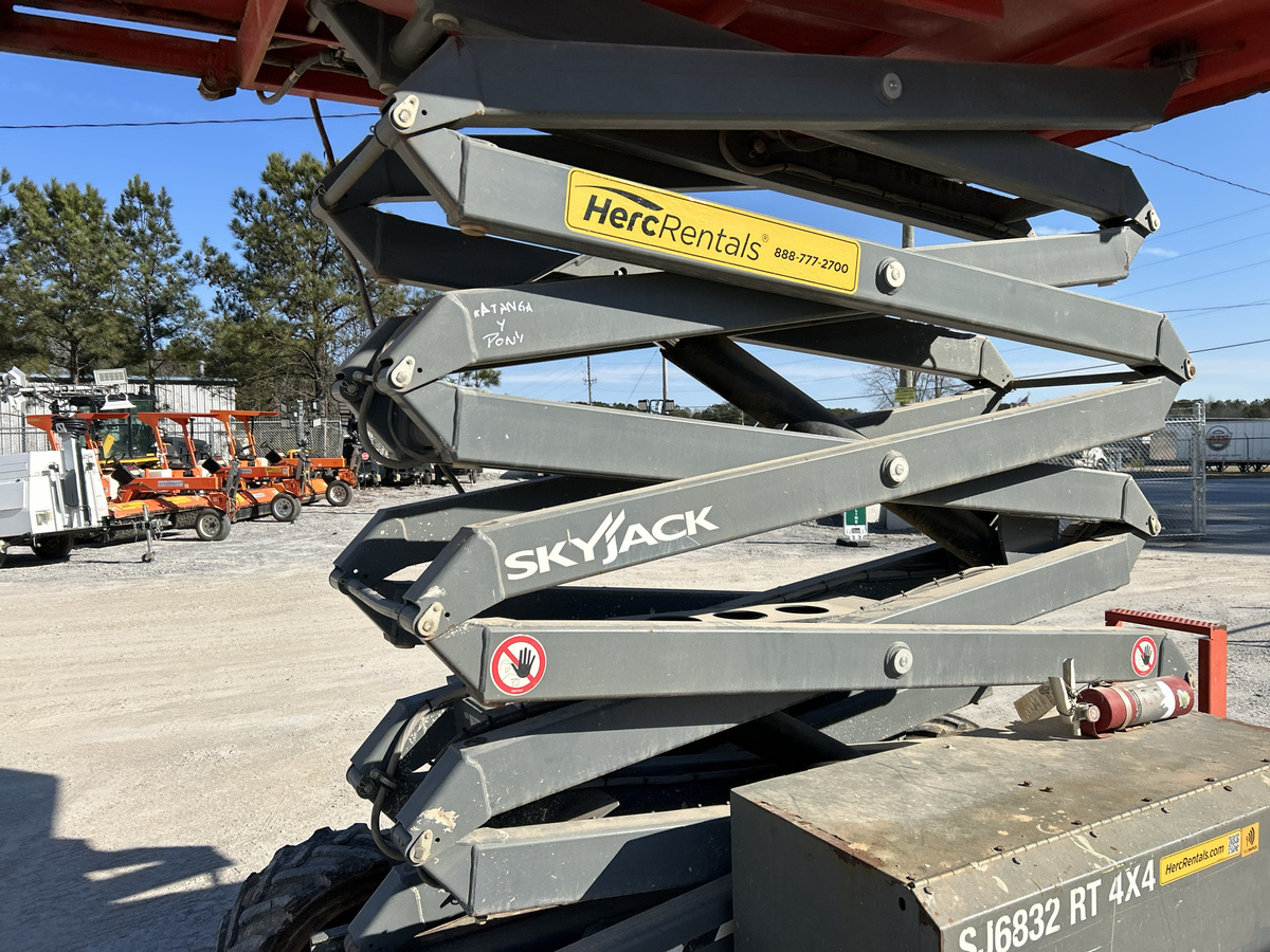 2018 Skyjack SJ-6832RT-12