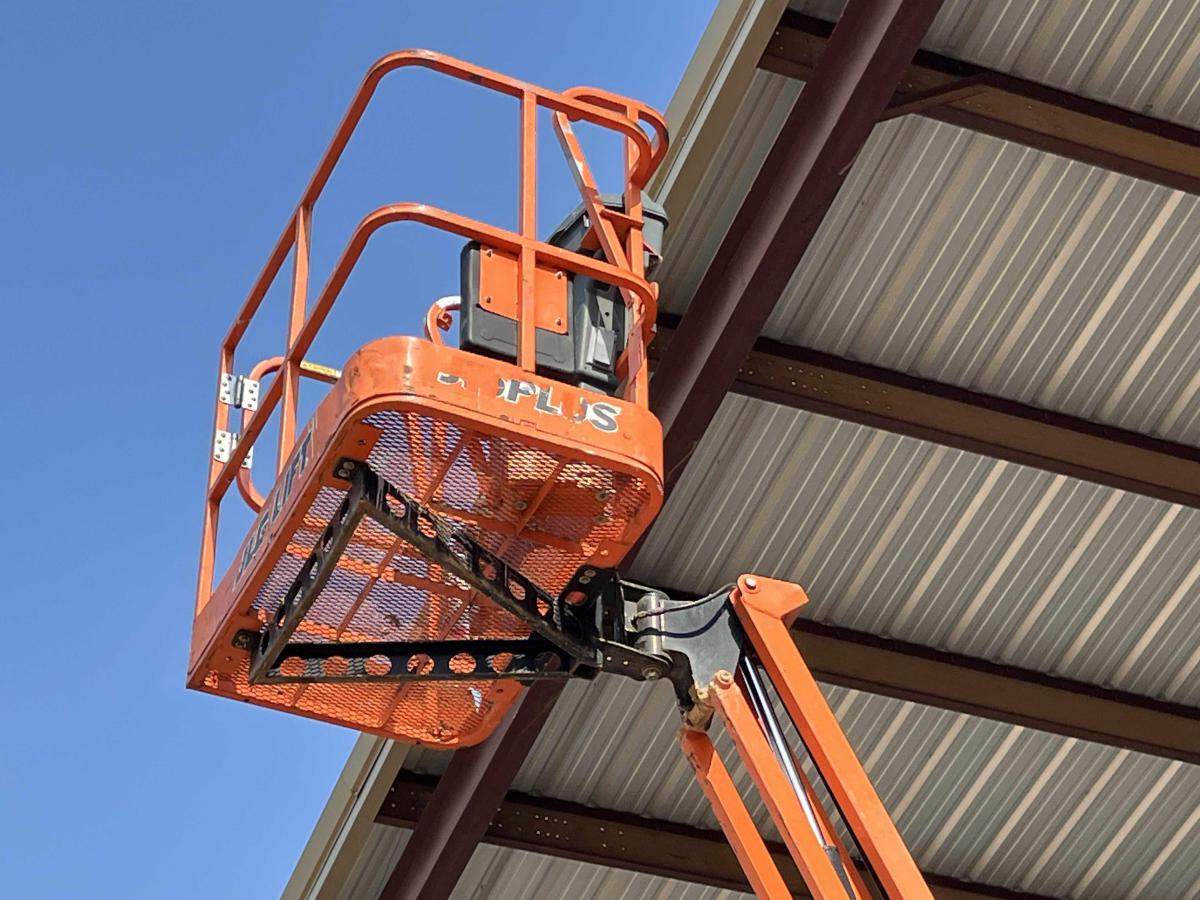 2016 JLG E300AJP-6