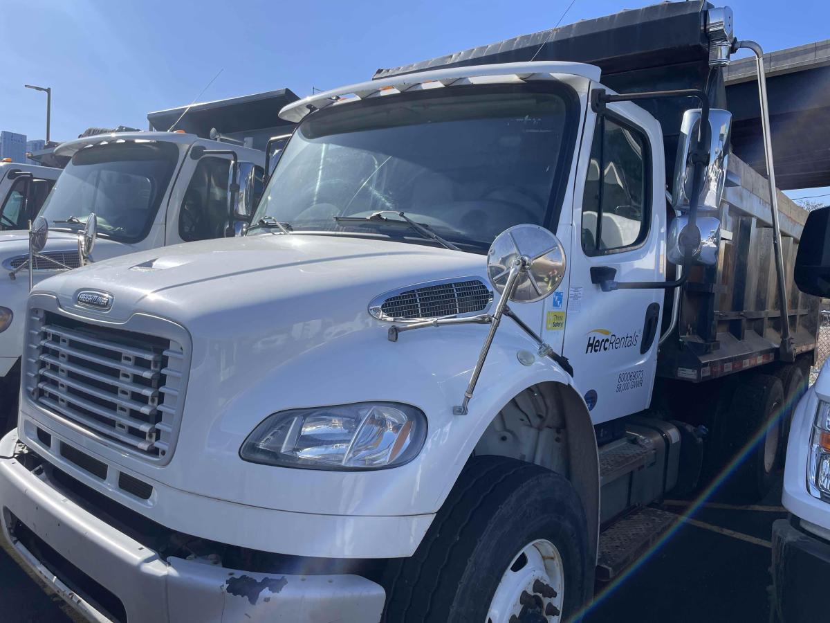 2016 Freightliner M2106