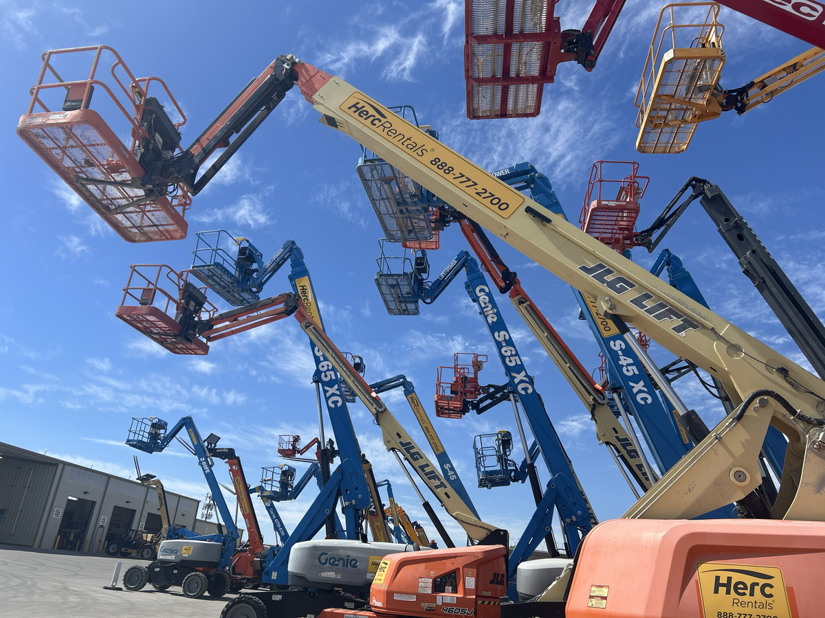 2018 JLG 660SJ-3