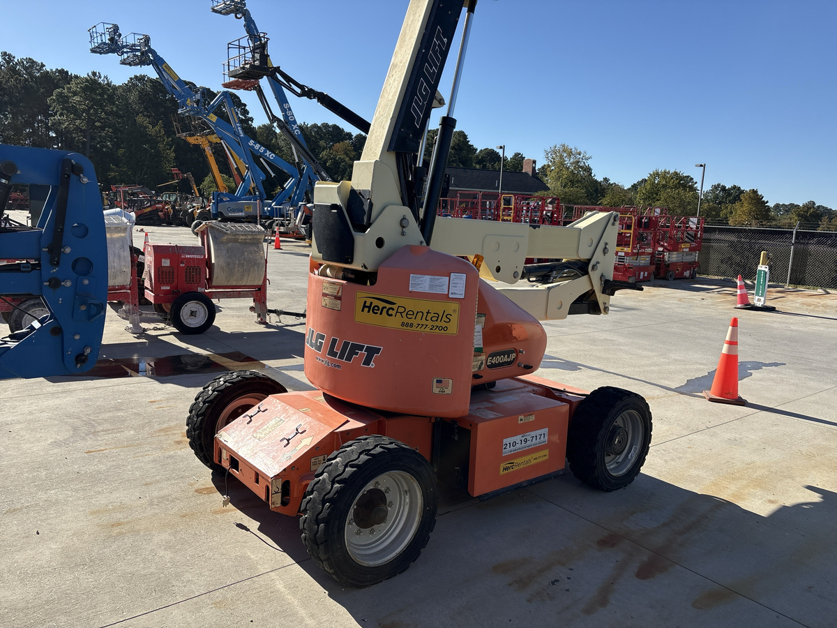 2016 JLG E400AJP-4