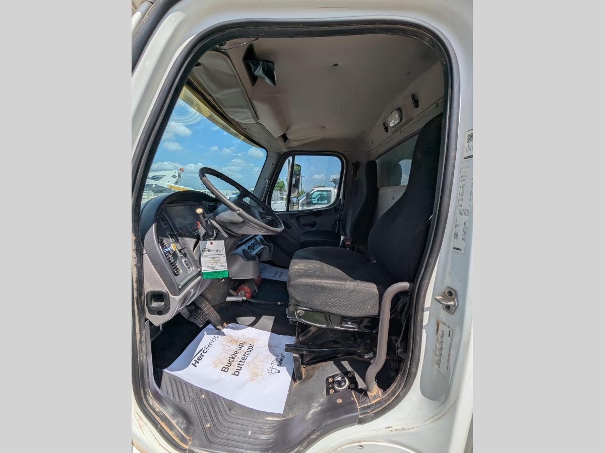 2017 Freightliner M2106-11
