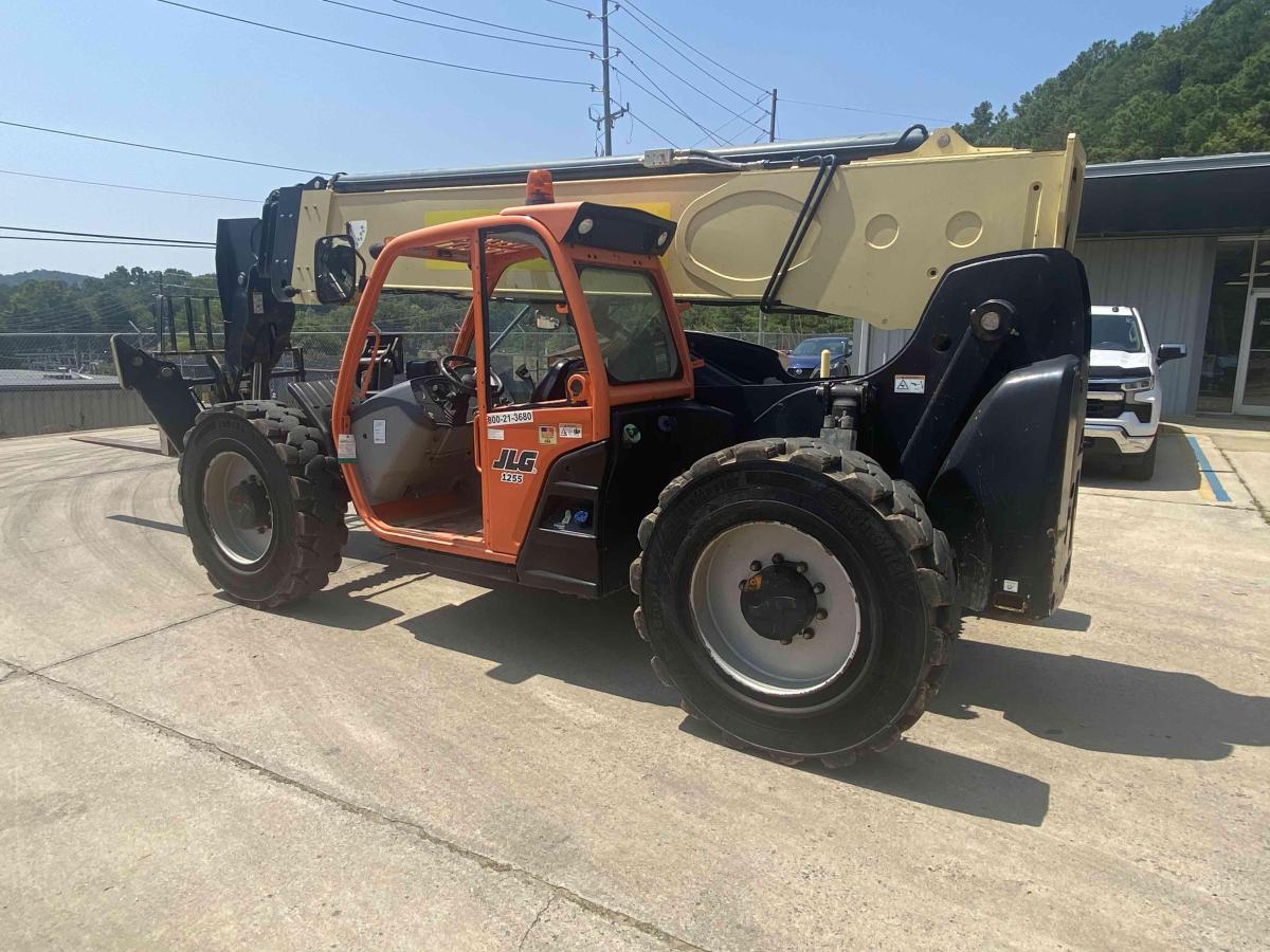 2018 JLG 1255