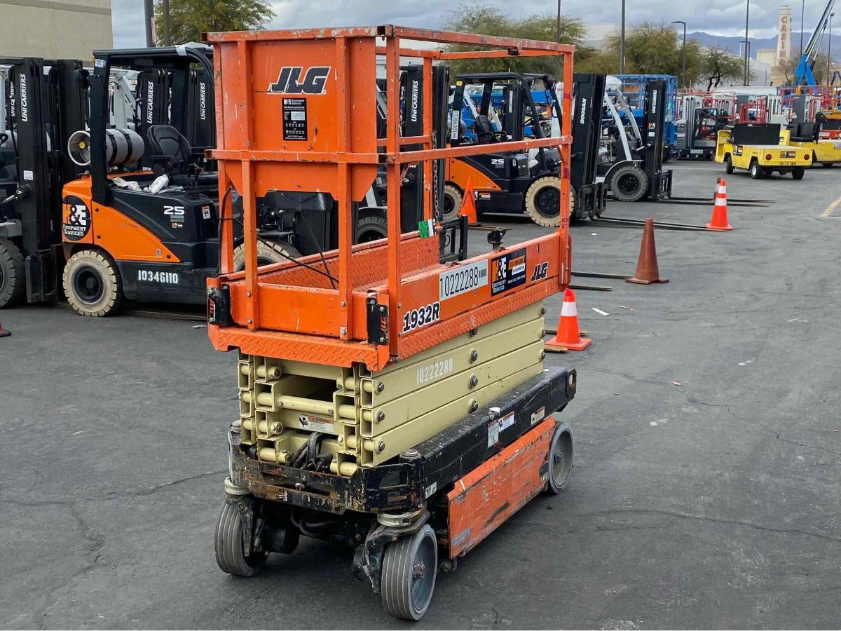 2017 JLG 1932R