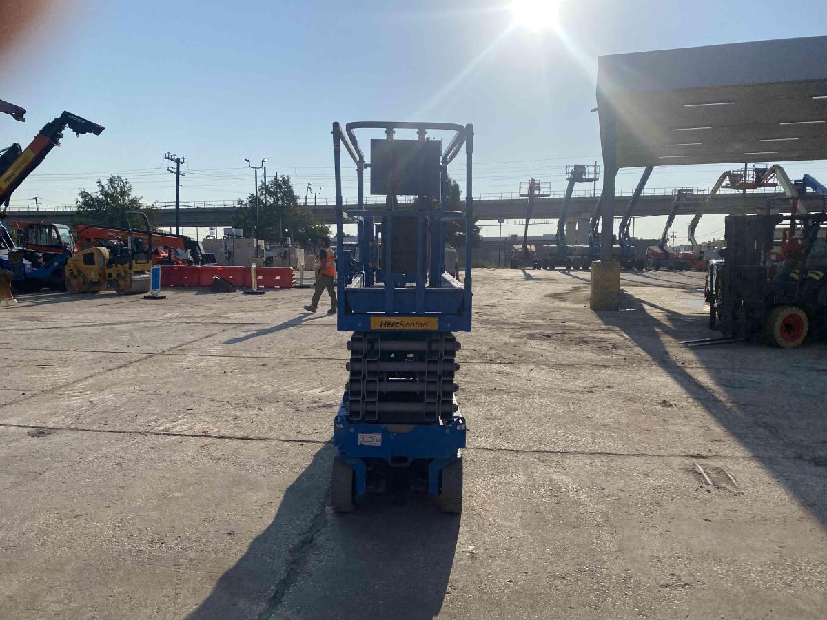 2017 Genie GS-3232