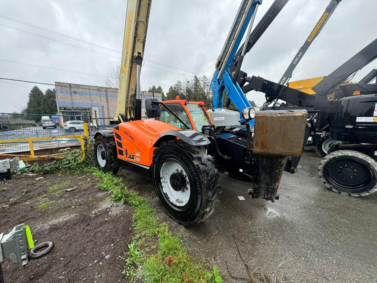 2018 JLG 1255