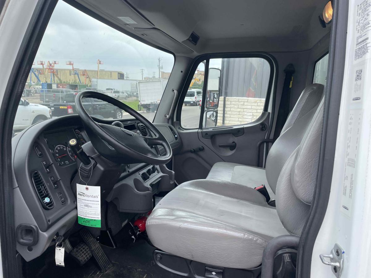 2020 Freightliner M2106
