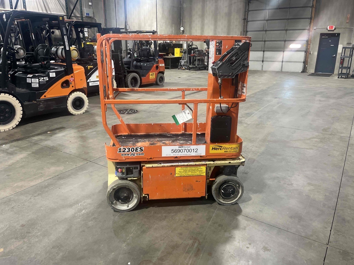 2015 JLG 1230ES