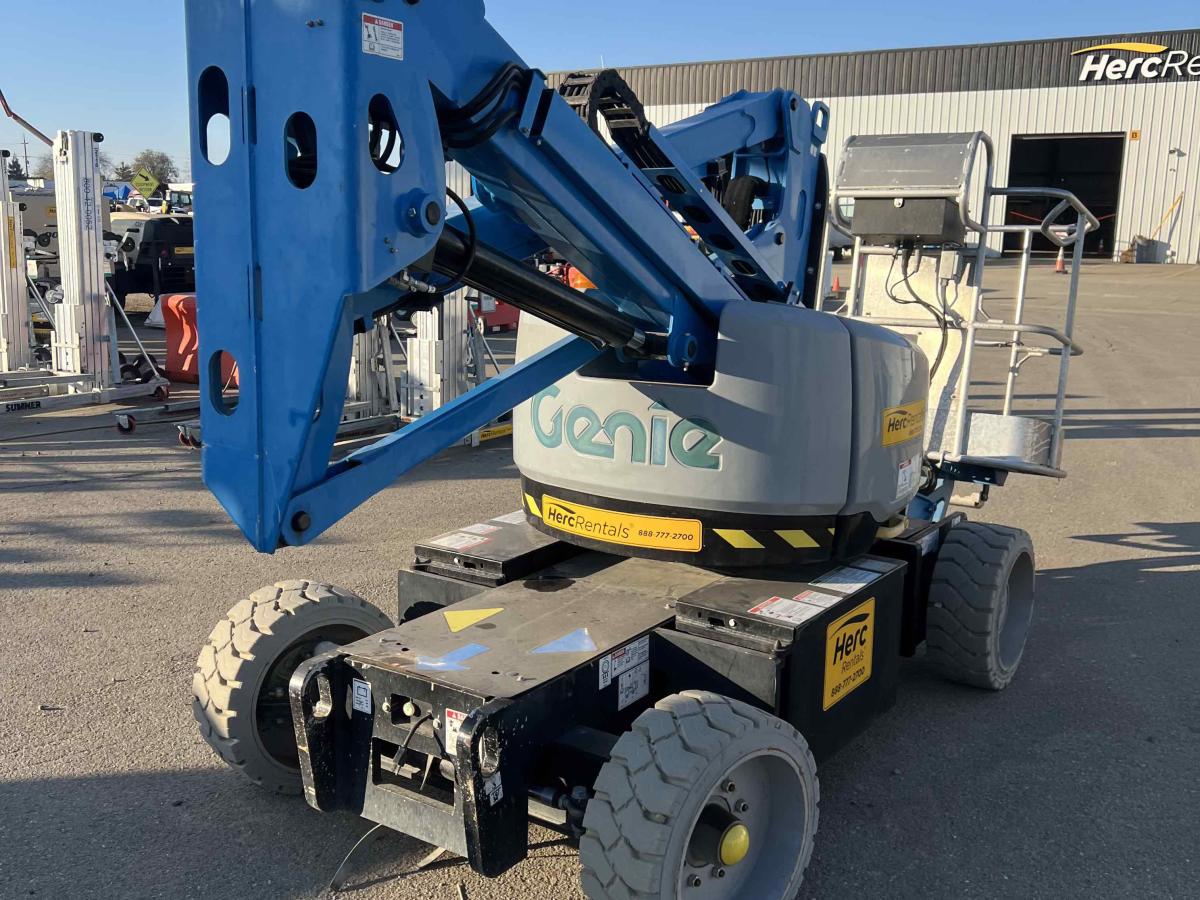 2017 Genie Z-33/18