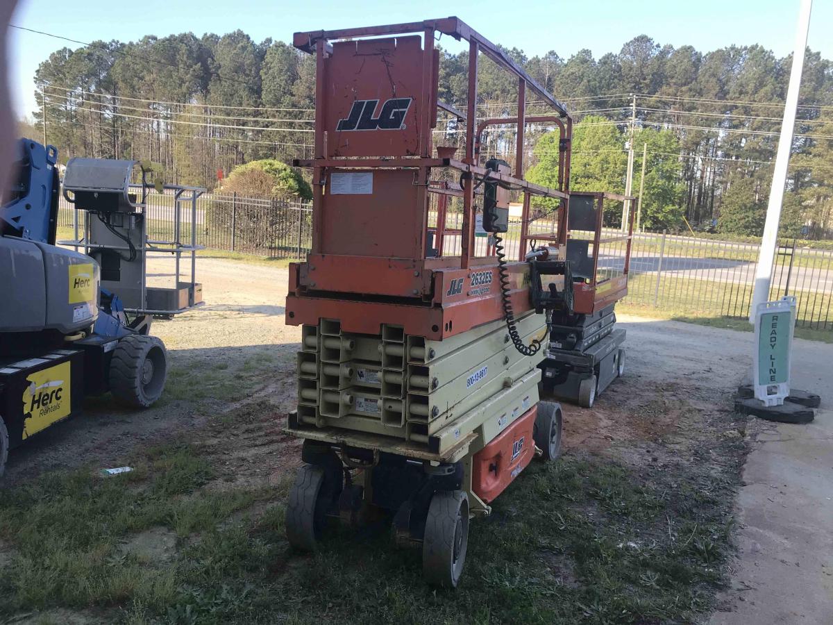 2017 JLG 2632ES