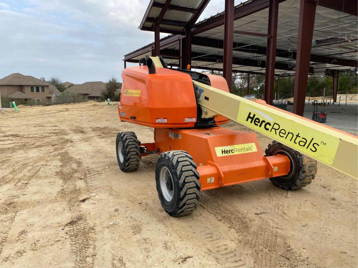 2018 JLG 400S