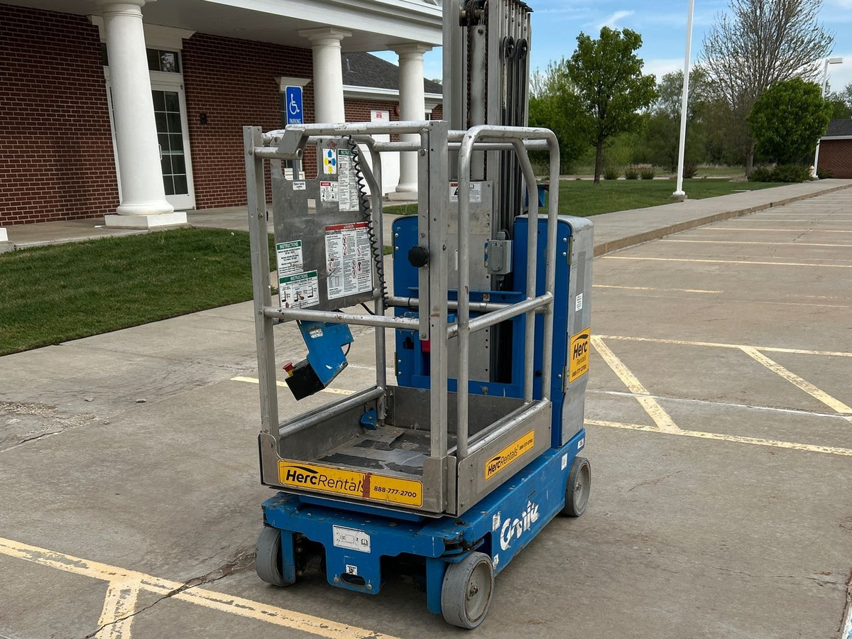2019 Genie GR-20 15 ft Scissor Lift - 258 Hours — photo 1 of 5