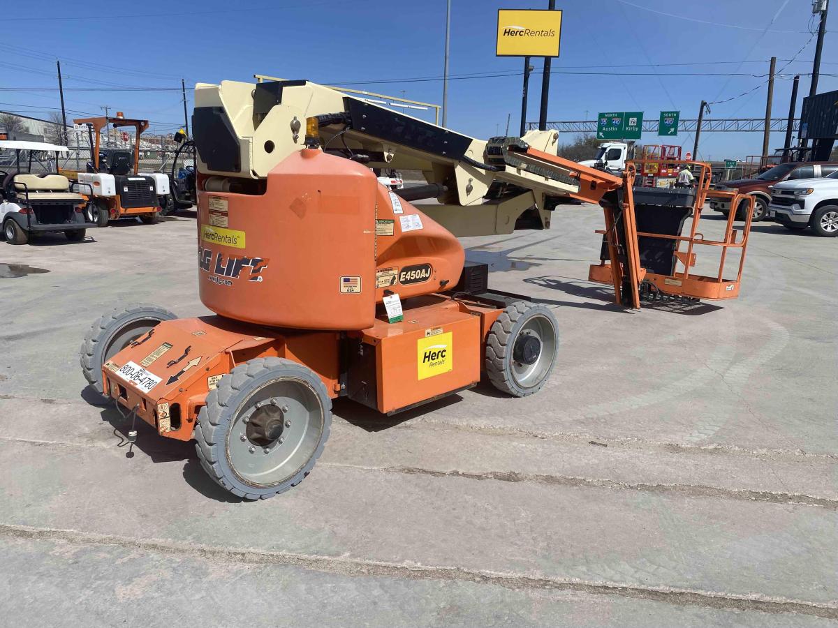 2015 JLG E450AJ