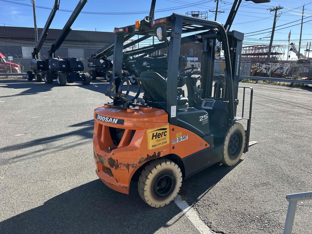 2022 Doosan G25E-3