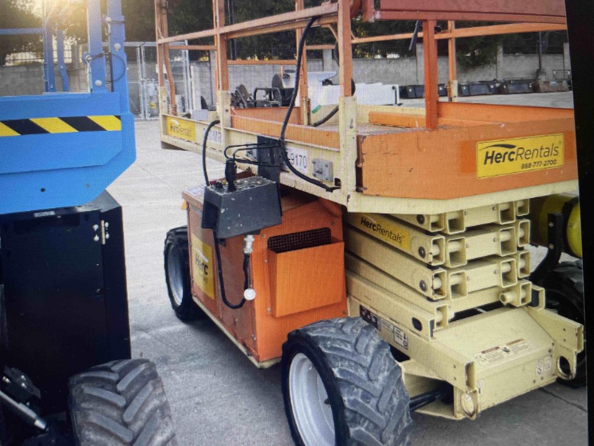 2017 JLG 260MRT-6