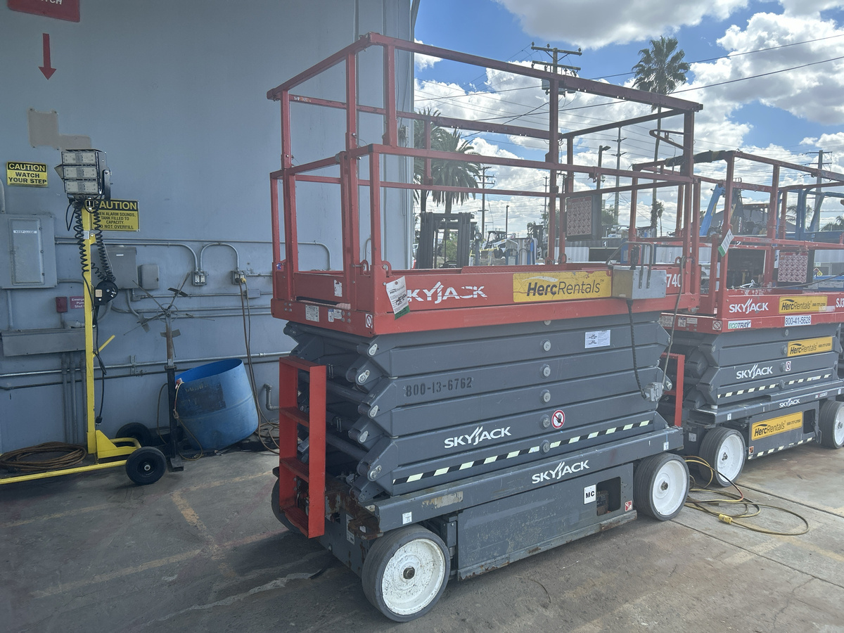 2017 Skyjack SJ4740-2