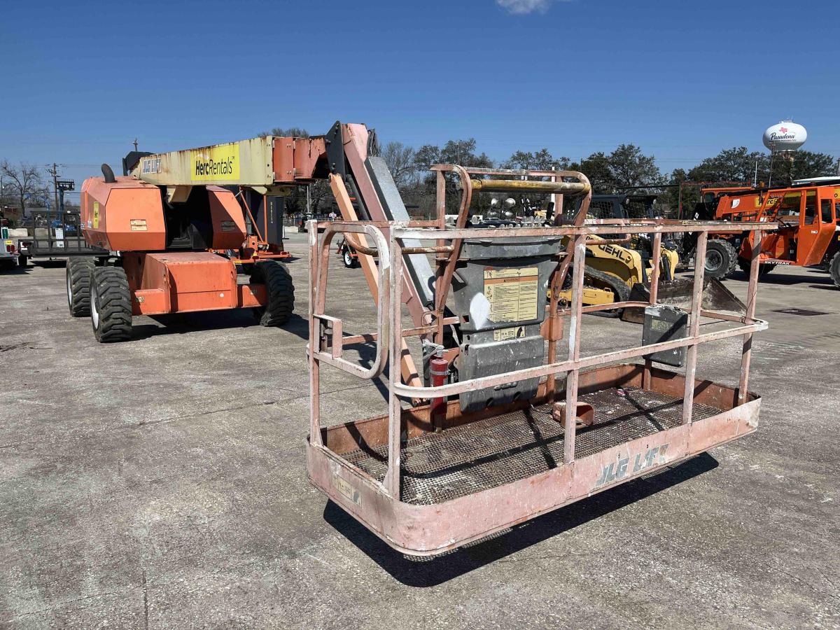 2017 JLG 660SJ