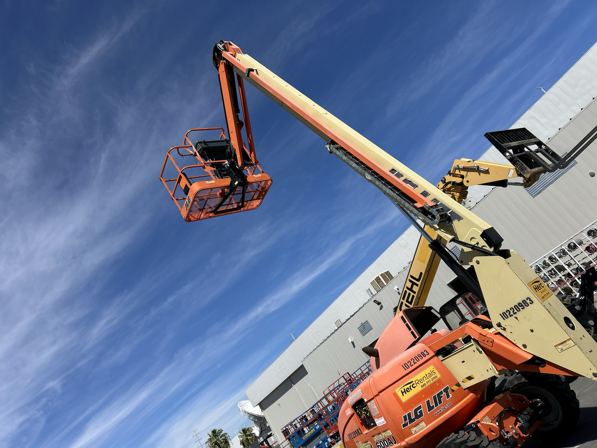 2017 JLG 600AJN Narrow-5