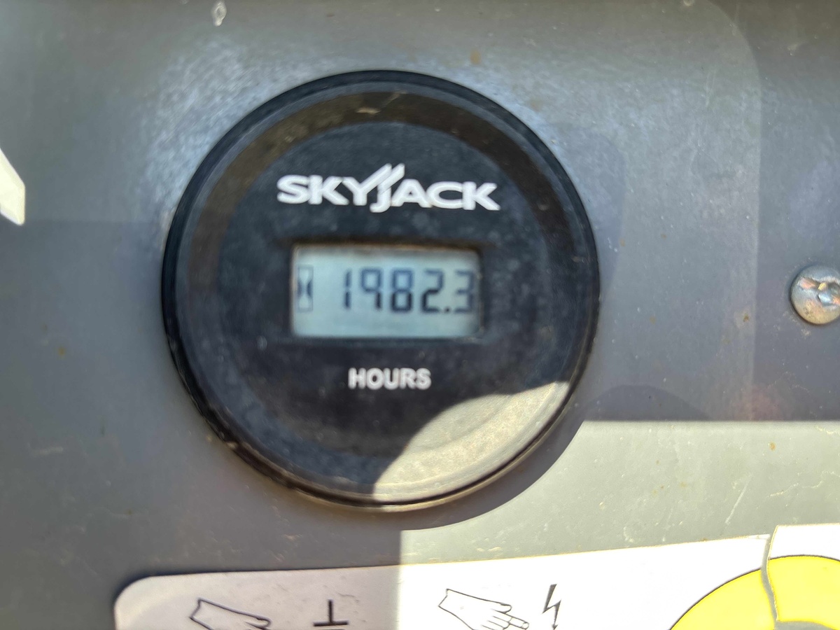 2017 Skyjack SJ-6826RT-5