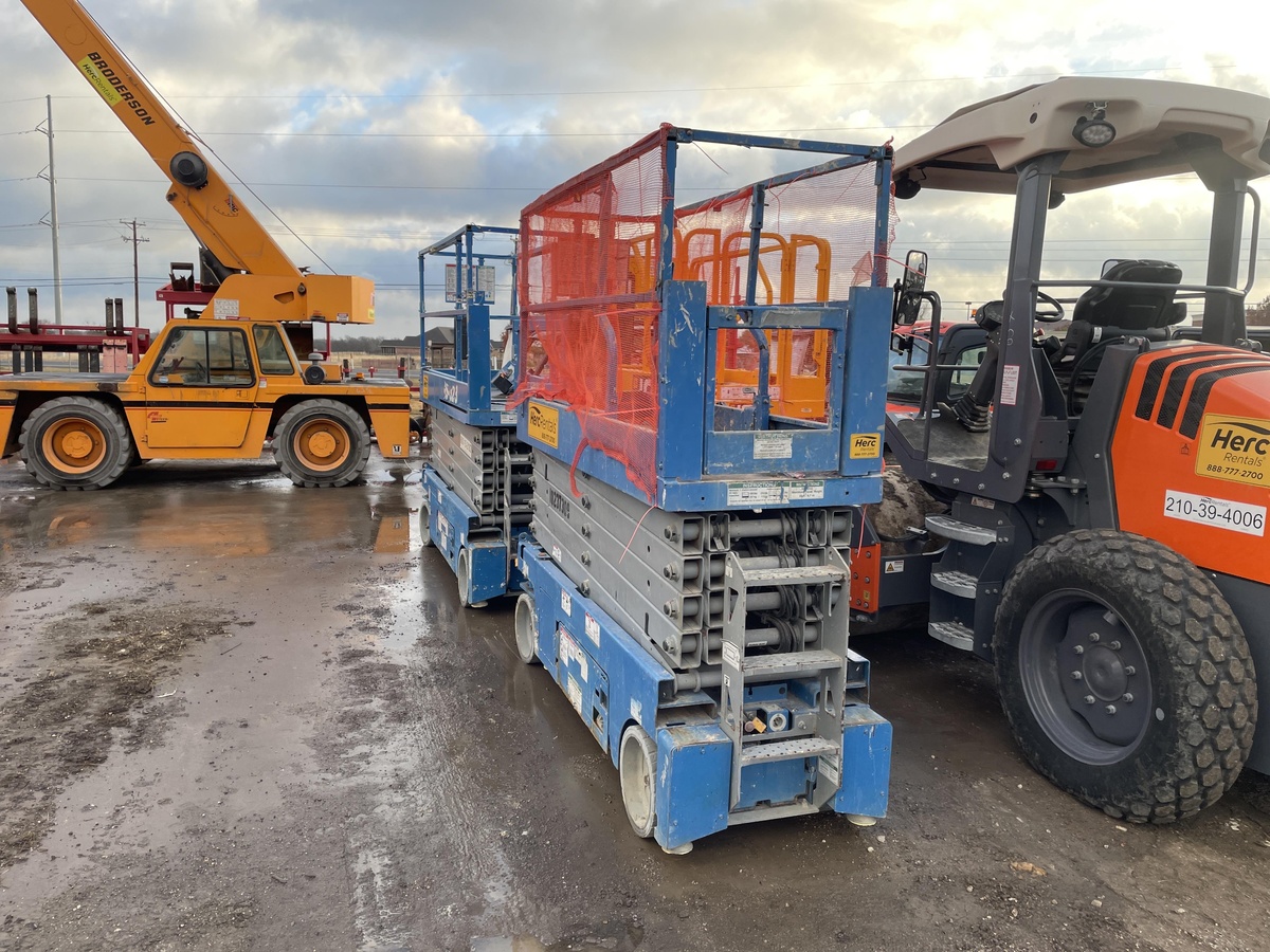 2018 Genie GS-3232