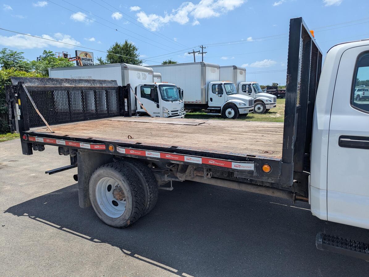 2017 Ford F550-7