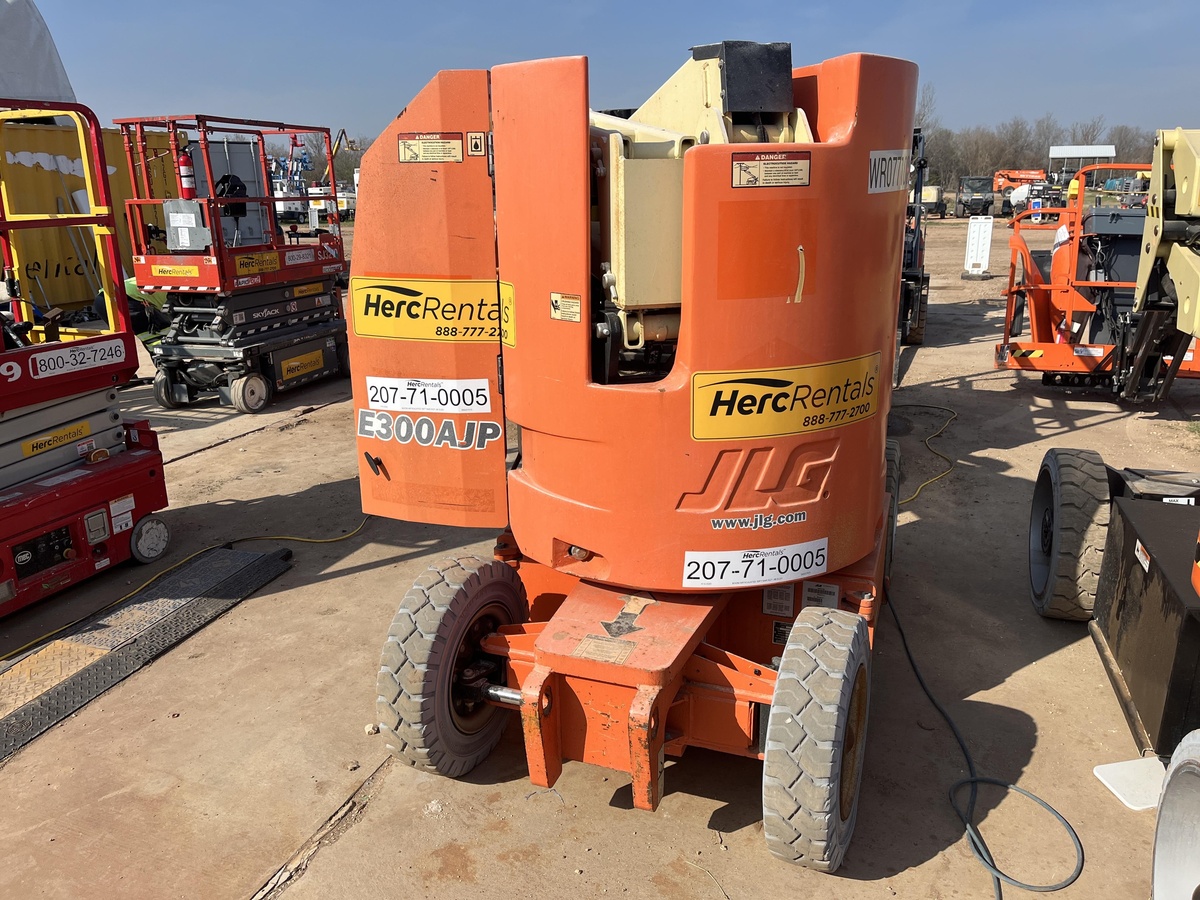 2017 JLG E300AJP-13