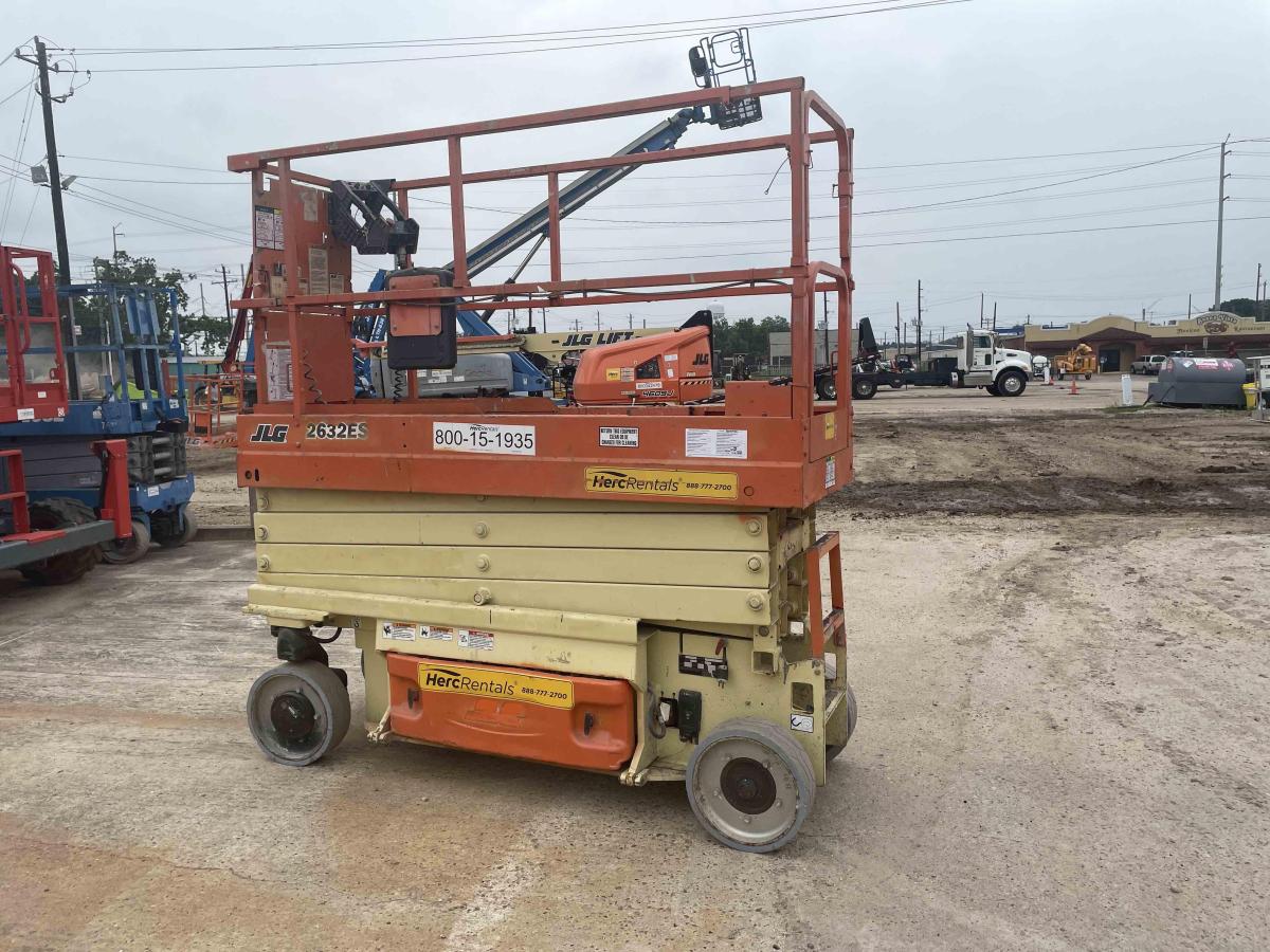 2017 JLG 2632ES