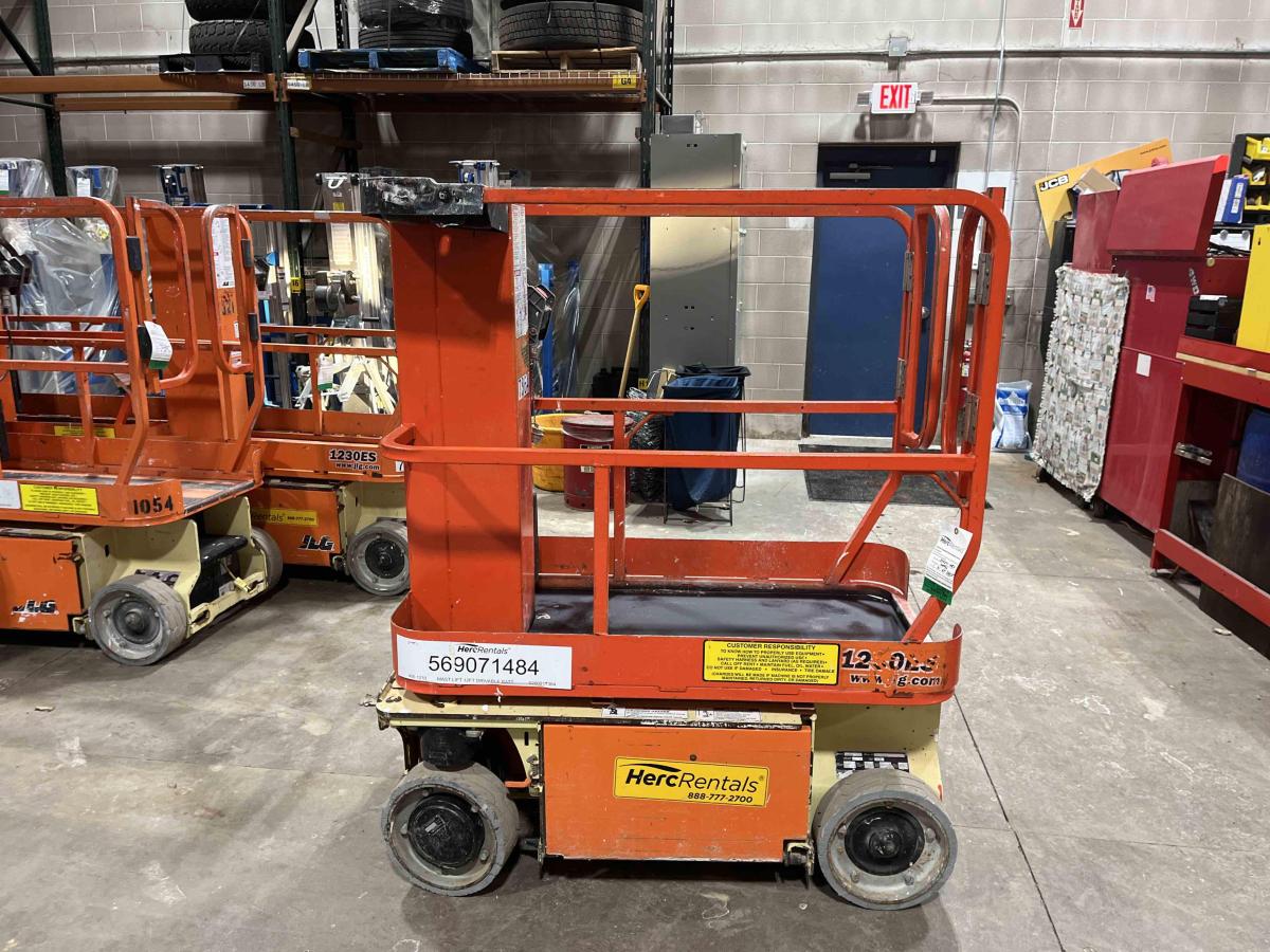 2013 JLG 1230ES
