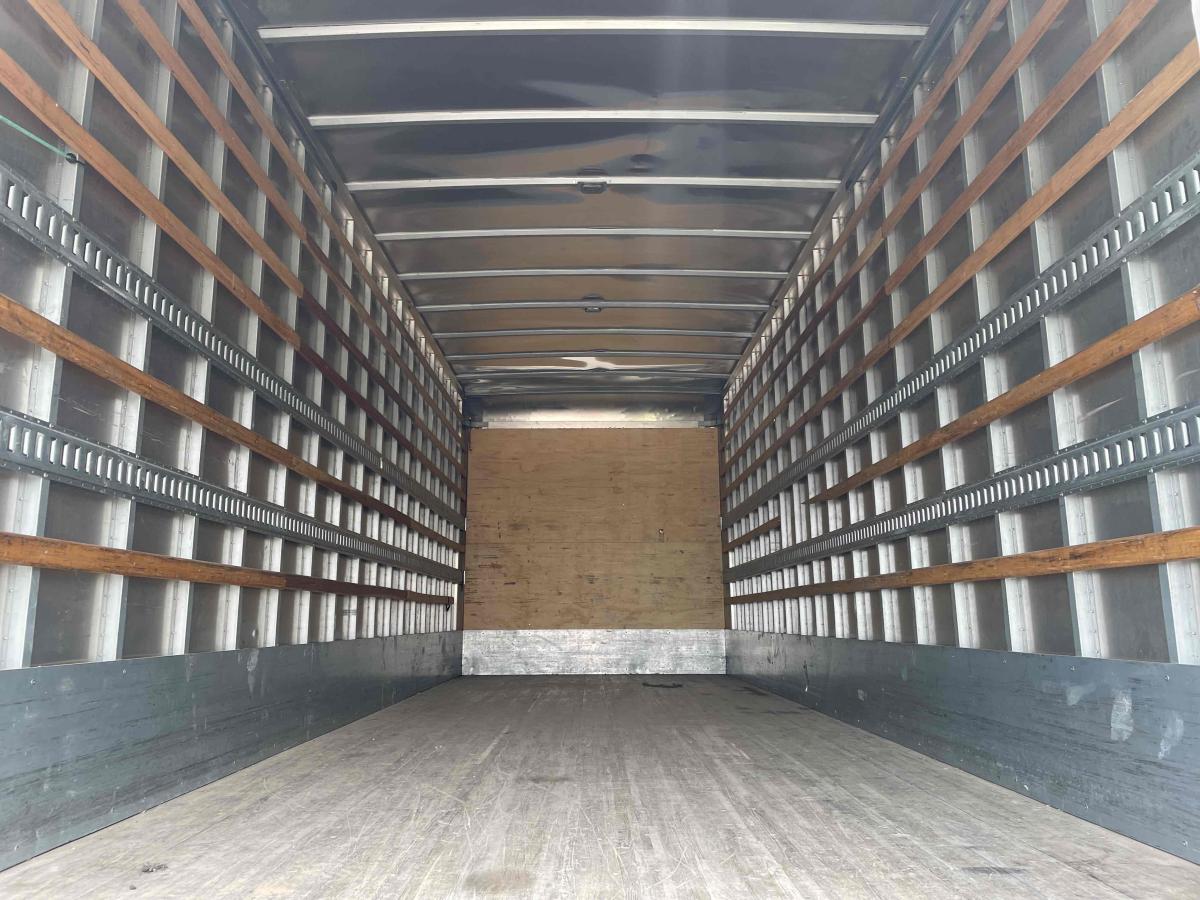 2020 Freightliner M2106
