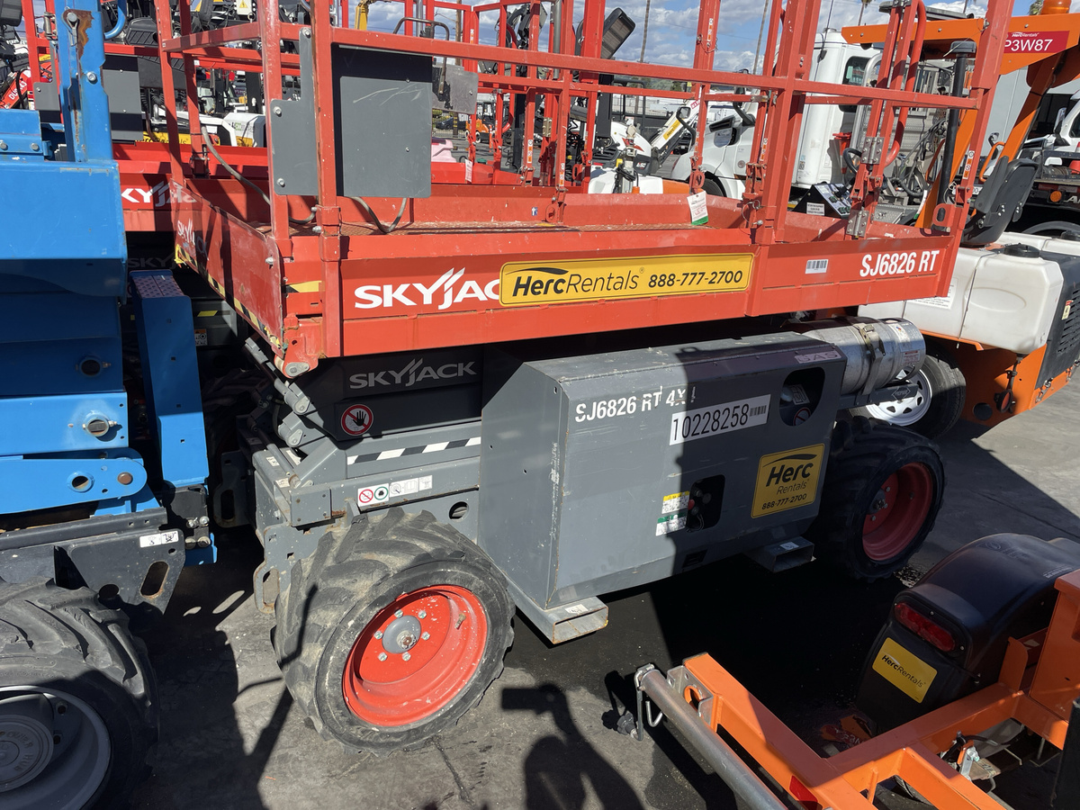 2017 Skyjack SJ-6826RT-6