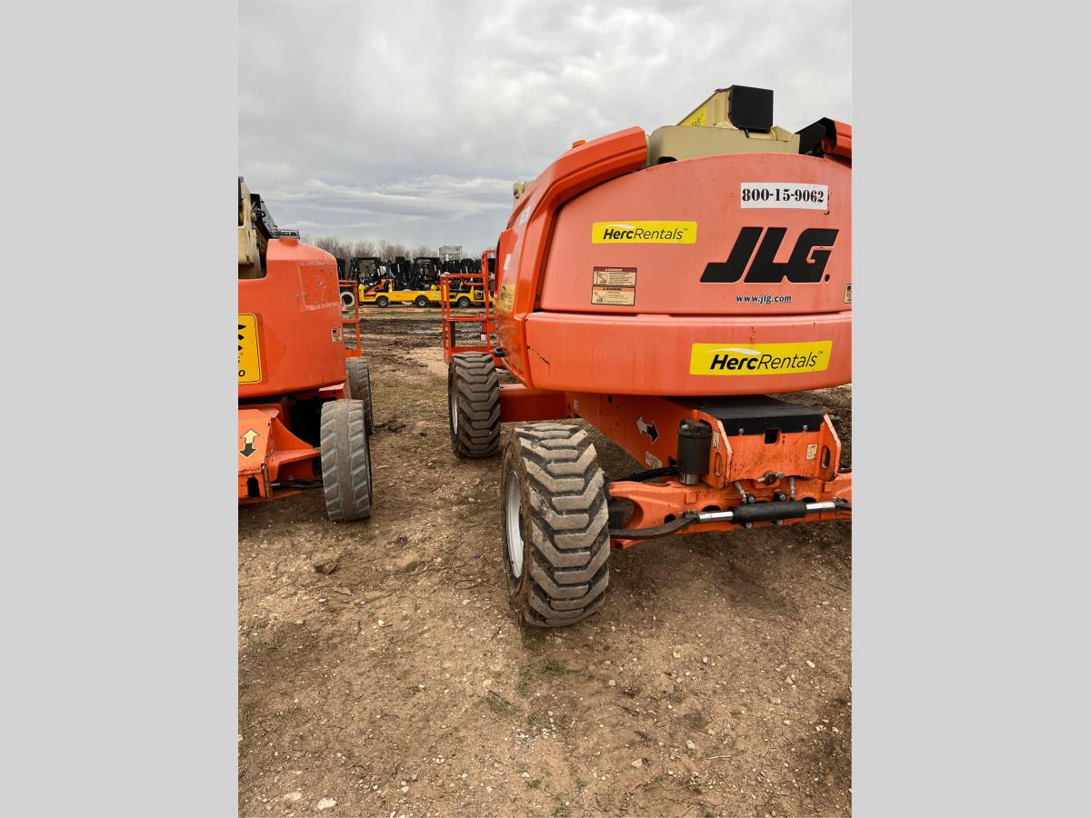 2017 JLG 450AJ
