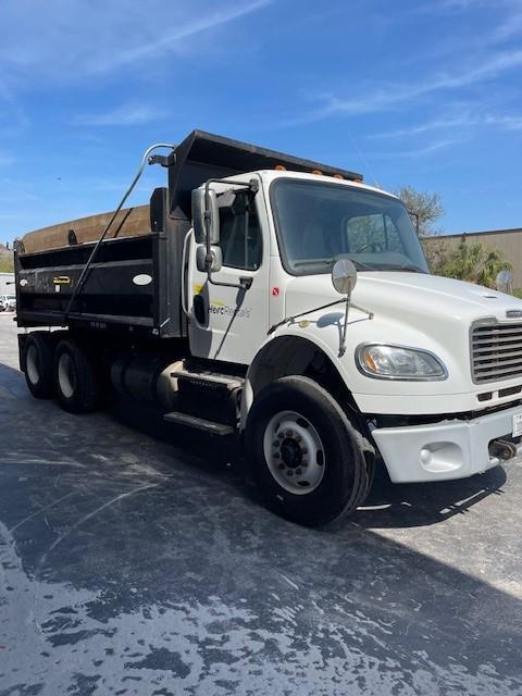 2016 Freightliner M2106-2